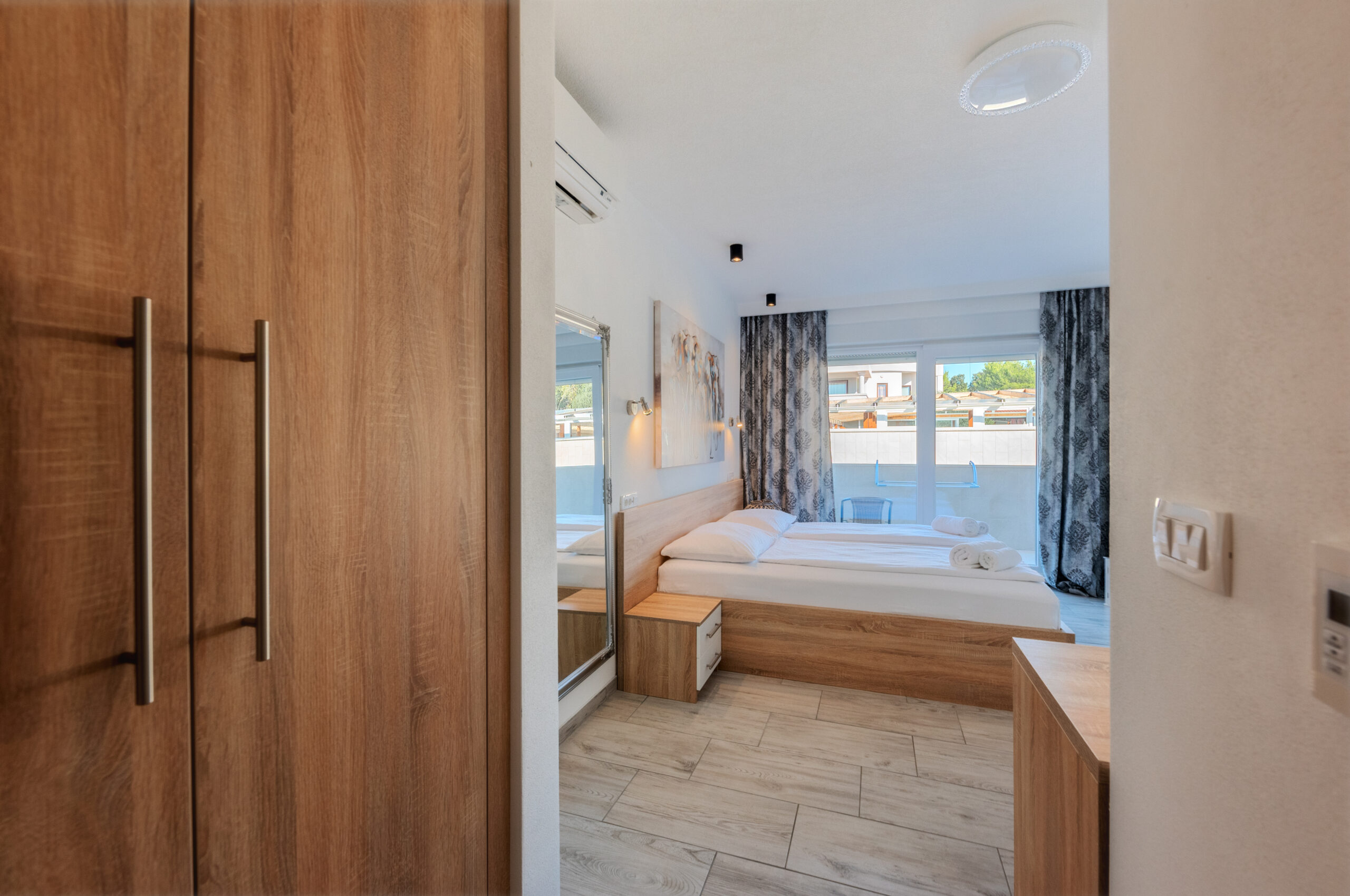 Comfort 1-bedroom apartment with balcony and sea view for 5